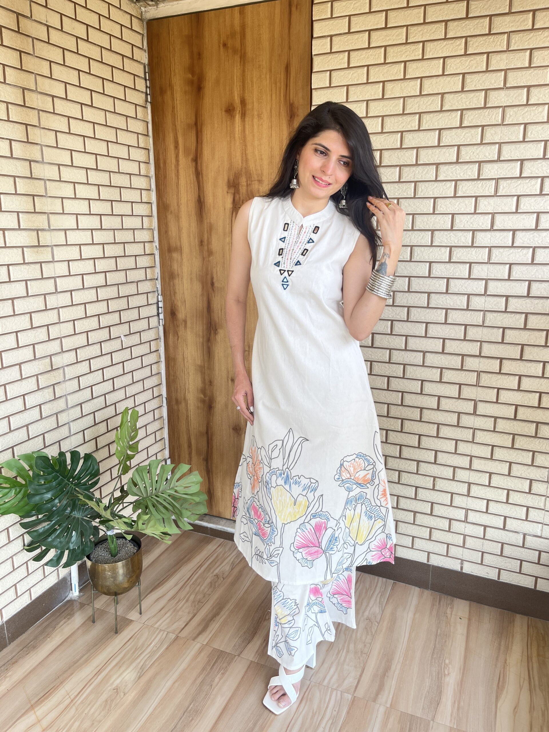 Mirror Off-White Mirror Work Kurta Set - Image 2