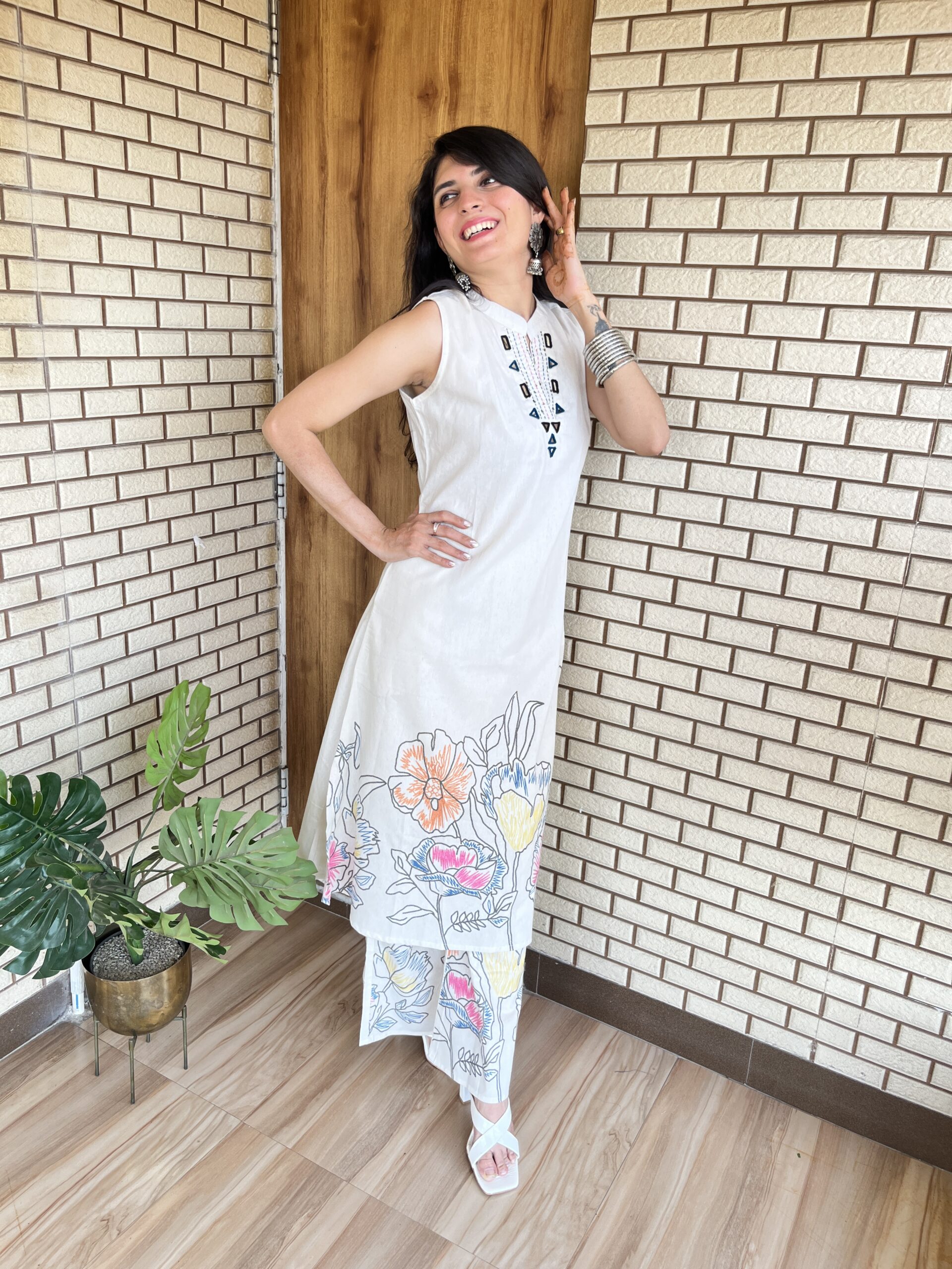 Mirror Off-White Mirror Work Kurta Set - Image 4