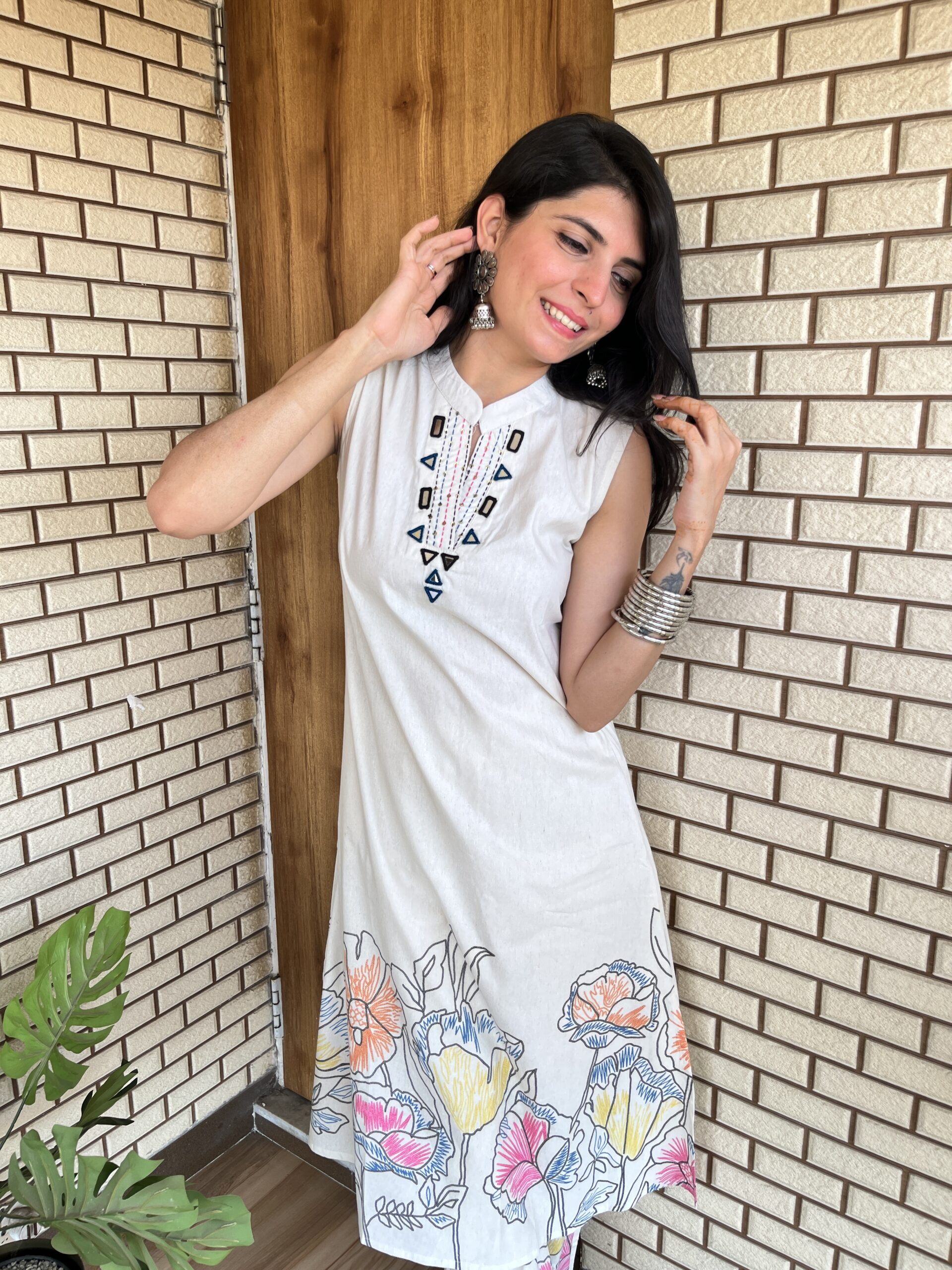 Mirror Off-White Mirror Work Kurta Set - Image 3