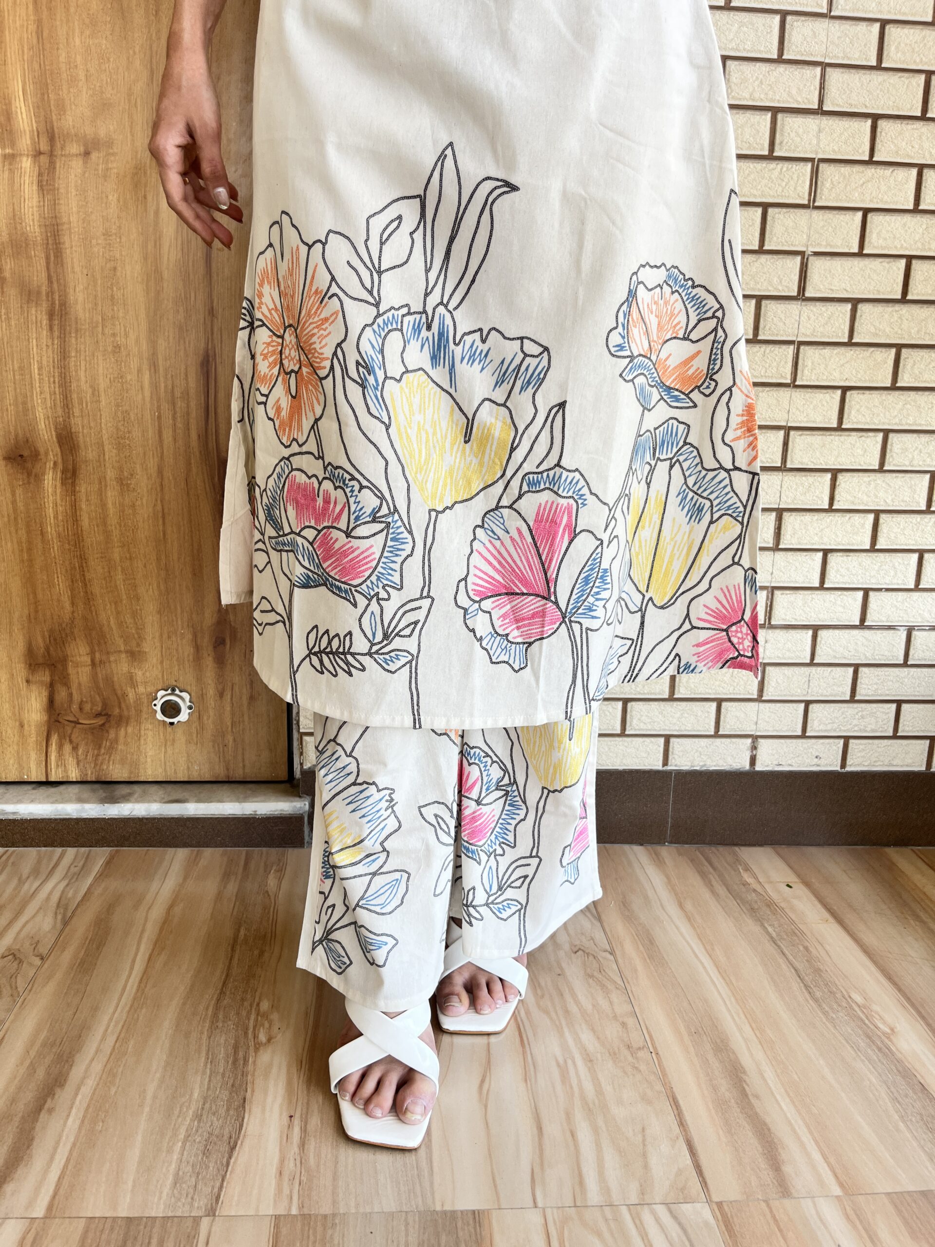 Mirror Off-White Mirror Work Kurta Set - Image 5
