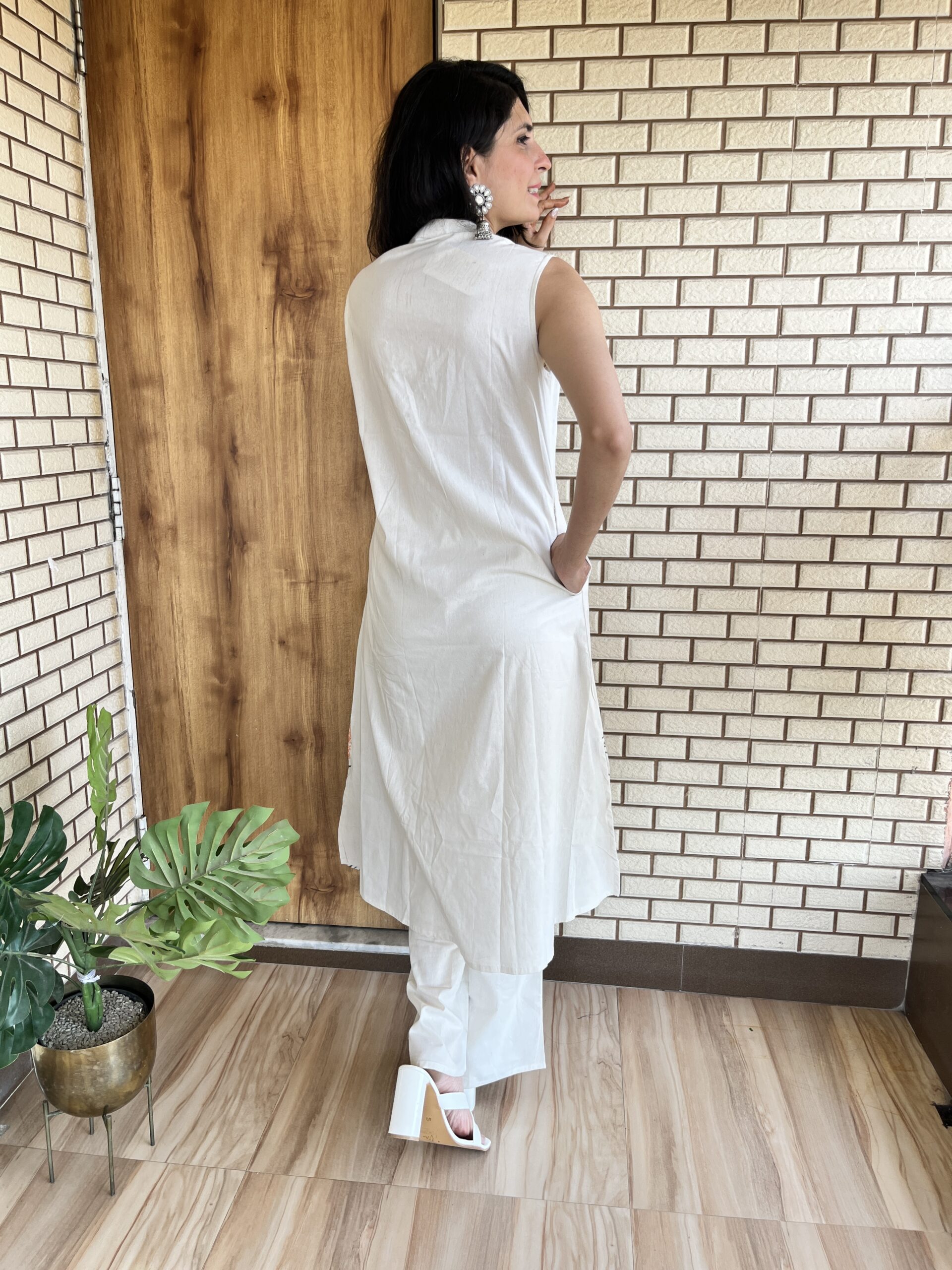 Mirror Off-White Mirror Work Kurta Set - Image 7